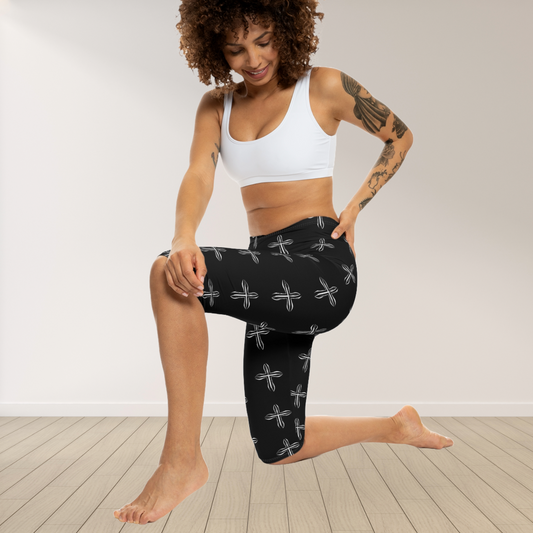 Stylish Black Cross Pattern Women’s Capri Leggings for Yoga, Fitness & Casual Wear